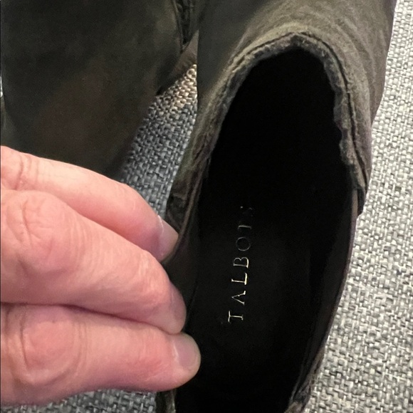 New Talbots Women's DAKOTA SUEDE SCALLOP-EDGE
ANKLE BOOT Olive Green - Picture 5 of 7